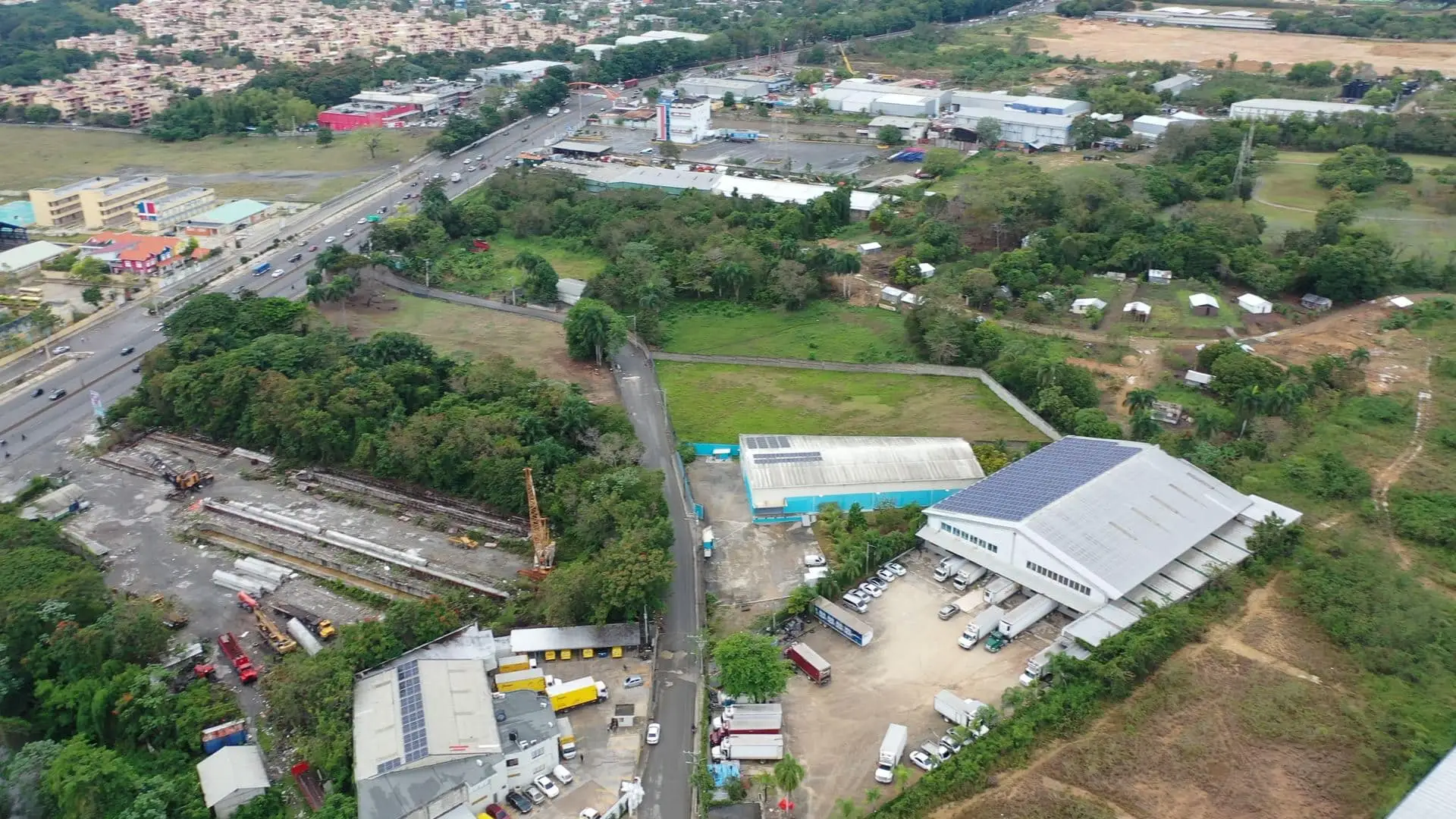 Acceso vial e infraestructura industrial