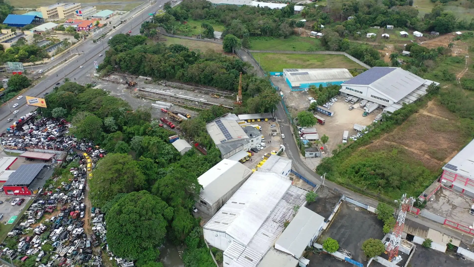 Actividad industrial y acceso desde Duarte